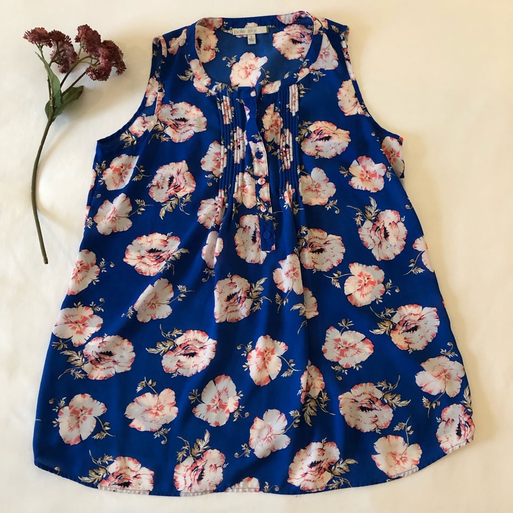 Sleeveless maternity top